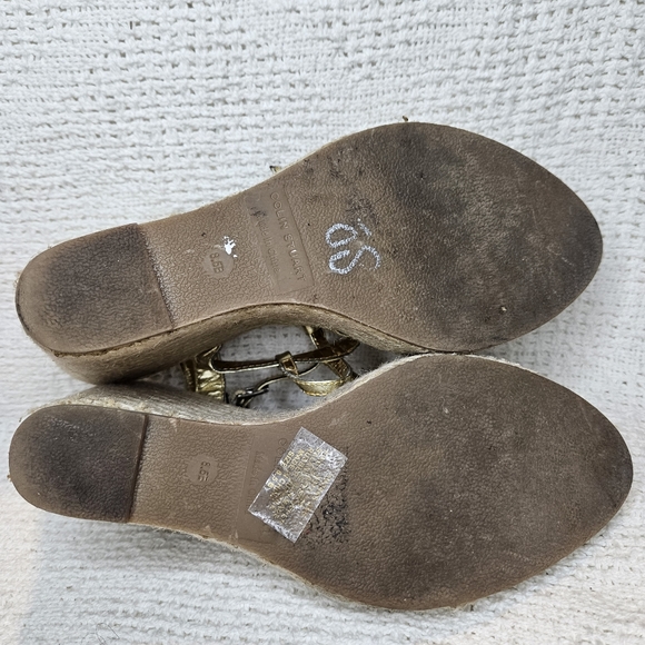 Colin Stuart Gold Strappy Leather Platform Wedge Heel Size 8.5 Womens - Picture 11 of 15